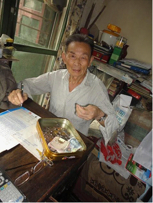 日行一善的“爱心爷爷”陈琦。